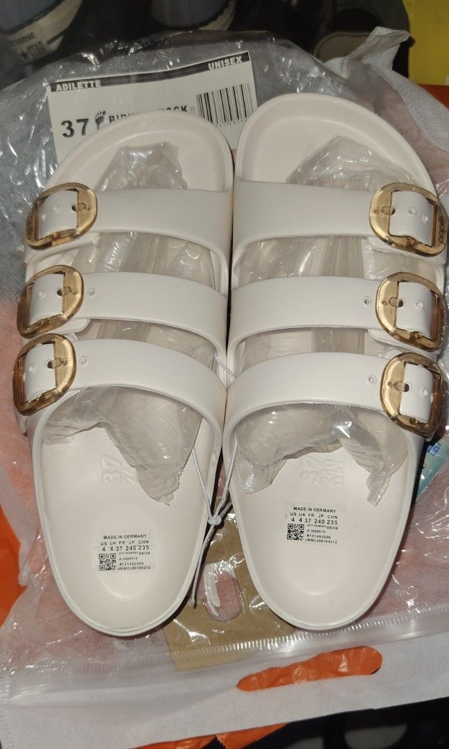birken slipper (Category: Slippers and slides) located in Las Pinas. Submitted by anne1411 (Listing ID 1470243462, Image 1). Description: size 37. white color.