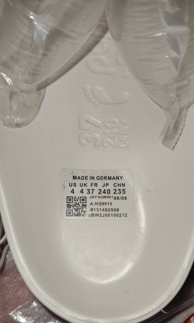 birken slipper (Category: Slippers and slides) located in Las Pinas. Submitted by anne1411 (Listing ID 1470243462, Image 2). Description: size 37. white color.