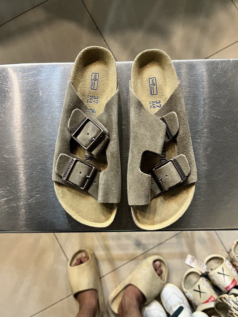 Birkenstock Arizona Suede (Category: Slippers and slides) located in Iloilo. Submitted by yorxi_123 (Listing ID 1470316165, Image 1). Description: Size 37 Women Narrow Fit No flaws Color: Taupe Thyme.