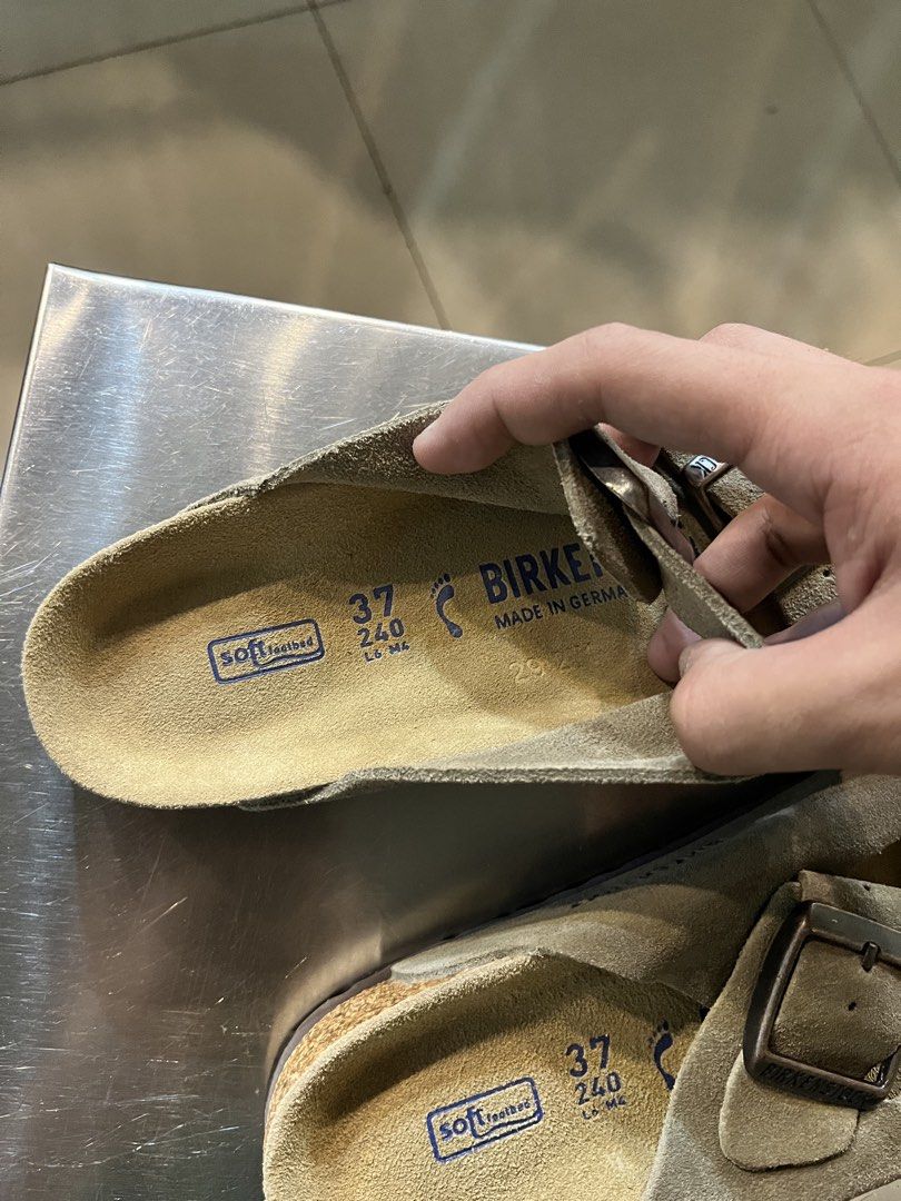 Birkenstock Arizona Suede (Category: Slippers and slides) located in Iloilo. Submitted by yorxi_123 (Listing ID 1470316165, Image 3). Description: Size 37 Women Narrow Fit No flaws Color: Taupe Thyme.