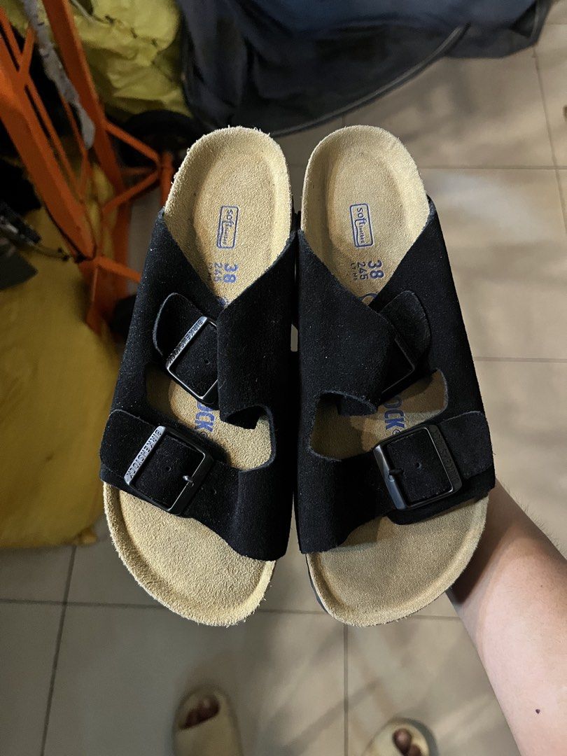 Birkenstock Arizona Suede Black (Category: Slippers and slides) located in Iloilo. Submitted by yorxi_123 (Listing ID 1470316967, Image 1). Description: Size 38 NF No flaws .