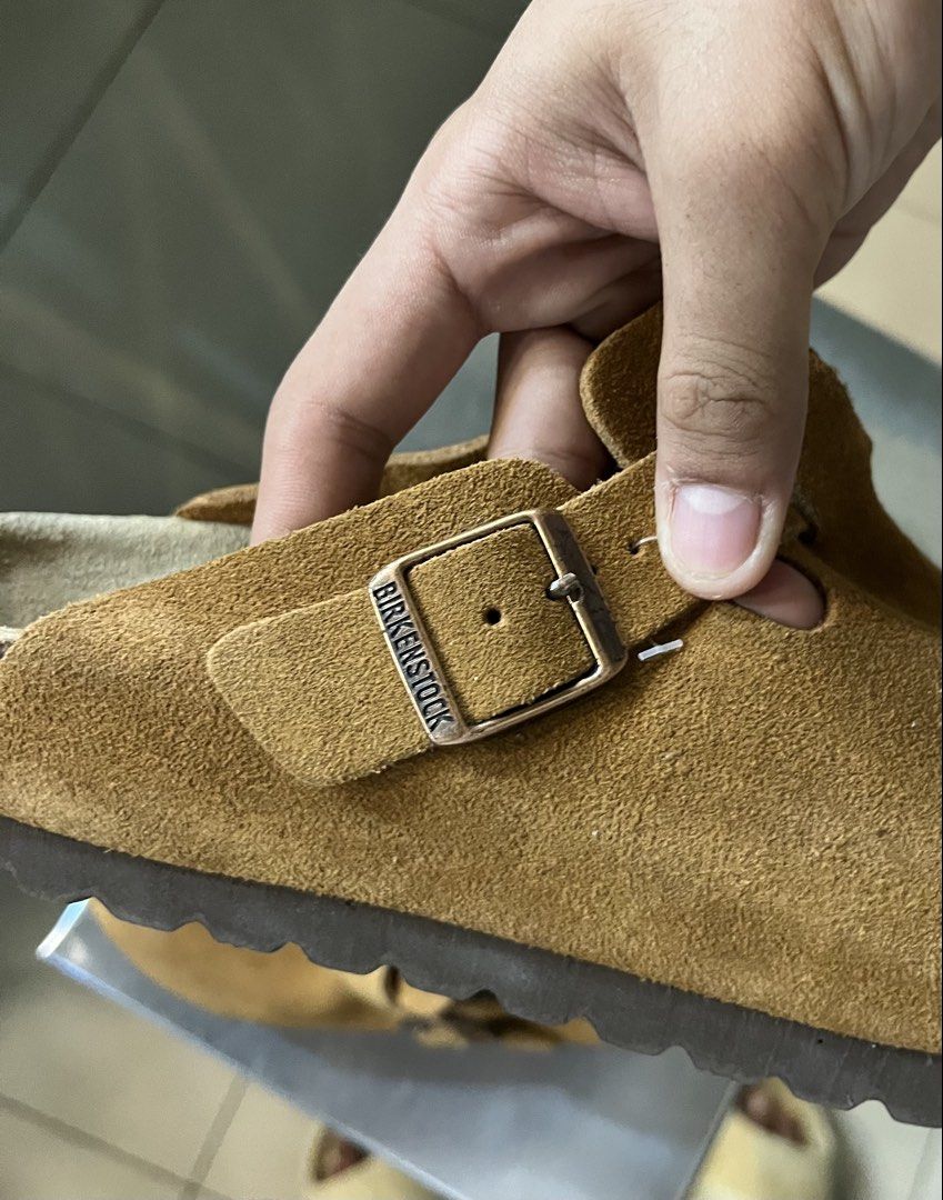 Birkenstock Boston Suede Clogs (Category: Slippers and slides) located in Iloilo. Submitted by yorxi_123 (Listing ID 1470311956, Image 3). Description: Size 39 NF Size 8 US Women Color: Mink Suede (Warm Golden Brown) Like new condition No flaws Note: Authenticity not guaranteed because the item is ukay ukay 📍Iloilo City 5000 🚛J&T.