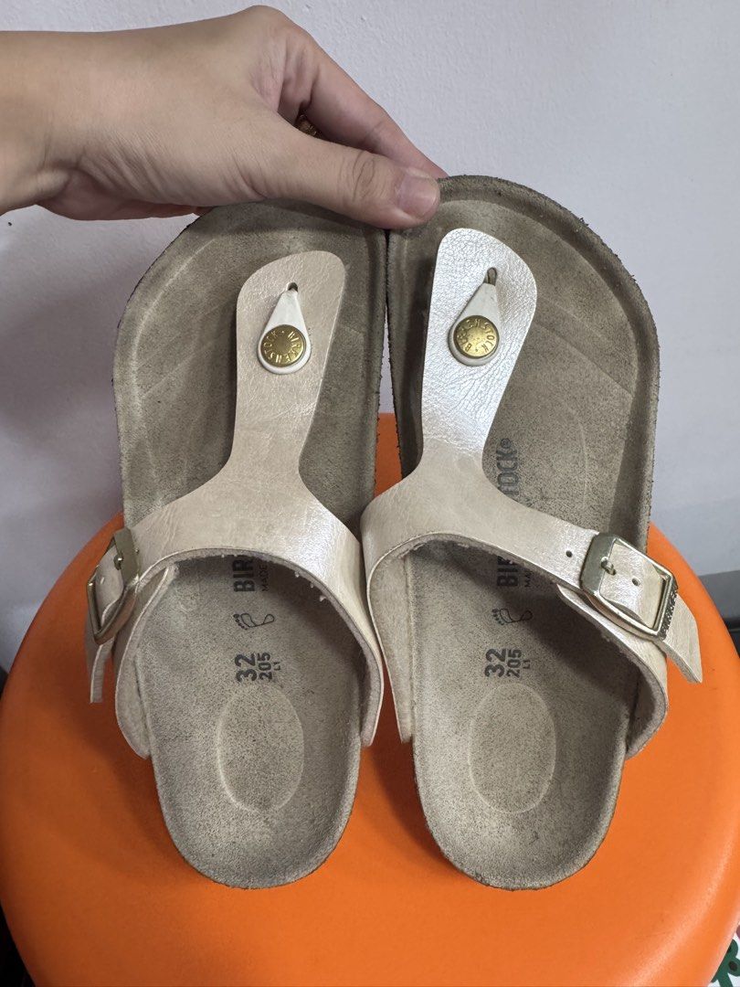 Birkenstock Gizeh Metallic Silver Sandals Size 32 (Category: Babies & Kids Fashion) located in Valenzuela. Submitted by sofiasticated.decluttering (Listing ID 1470157069, Image 3). Description: - Brand: Birkenstock - Model: Gizeh - Color: Metallic Silver - Size: 32 - Style: Thong sandal with adjustable metal buckle strap - Features: Contoured cork footbed with signature branding - Origin: Made in Germany - Condition: Pre-owned with visible wear o