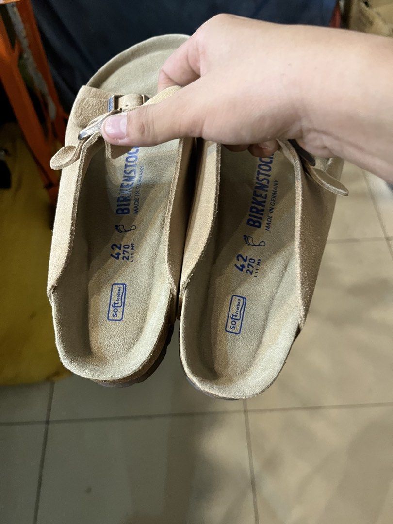 Birkènstock Arizona Suede Leather (Category: Slippers & Slides) located in Iloilo. Submitted by yorxi_123 (Listing ID 1470315577, Image 2). Description: Oyster Tonal Color Size 42 NF Size 8.5 Men No flaws Note: Authenticity not guaranteed .