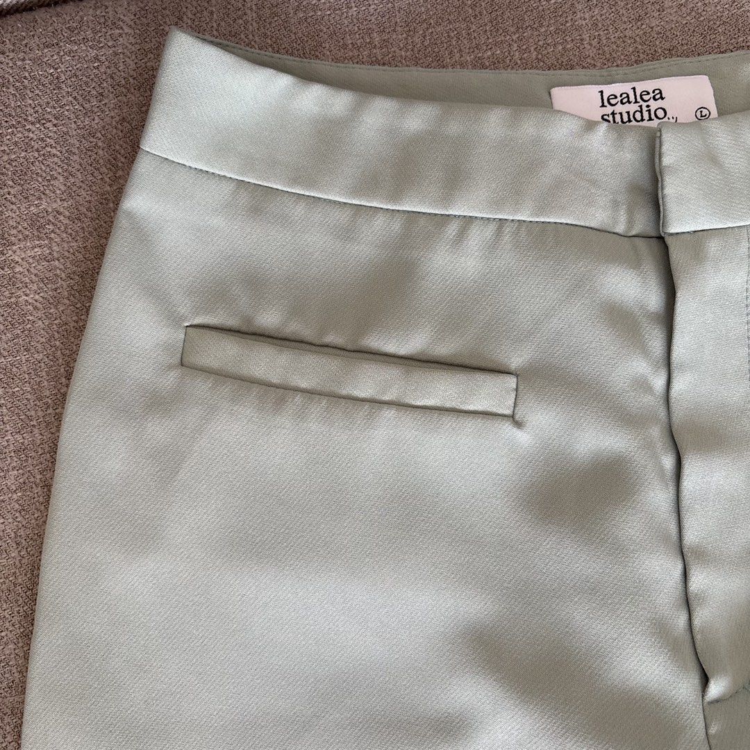 BKK LEALEA STUDIO PANTS (Category: Jeans) located in Pasig City. Submitted by _jinwifeu_ (Listing ID 1470219510, Image 2). Description: 📏 fits size 27-28 length 38 📍 ortigas, pasig 💸 maribank,bdo, gcash, maya 🚚 same day delivery (lalamove, grab etc).