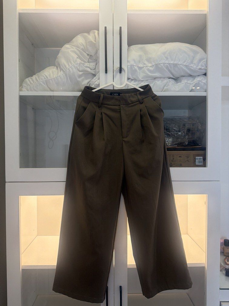BKK trousers (Category: Other Bottoms) located in Quezon City. Submitted by destashingmycloset (Listing ID 1470156529, Image 1). Description: .