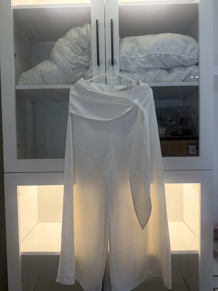 Bkk white trousers (Category: Other Bottoms) located in Quezon City. Submitted by destashingmycloset (Listing ID 1470156397, Image 1). Description: .