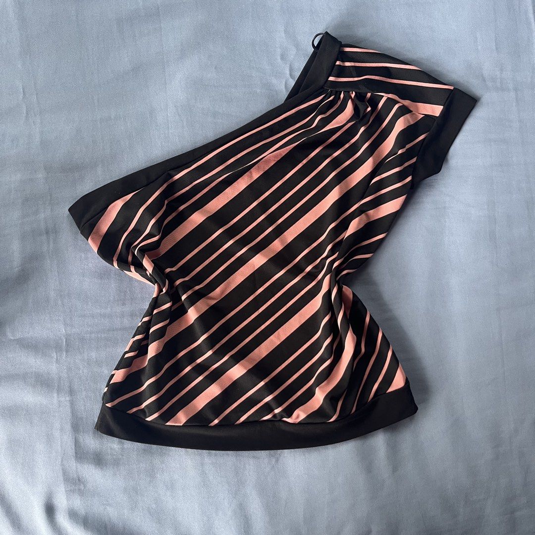 Black and Pink Striped One-Shoulder Blouse (Category: Blouses) located in Bocaue. Submitted by frankie_1818 (Listing ID 1470189185, Image 1). Description: - Design: Stylish one-shoulder with a single sleeve and wide black hem - Pattern: Bold diagonal pink stripes on a black background - Fit & Fabric: Relaxed fit made from smooth, comfortable material - Occasion: Ultimate statement piece for parties and going out - Condition: Brand new / Excellent