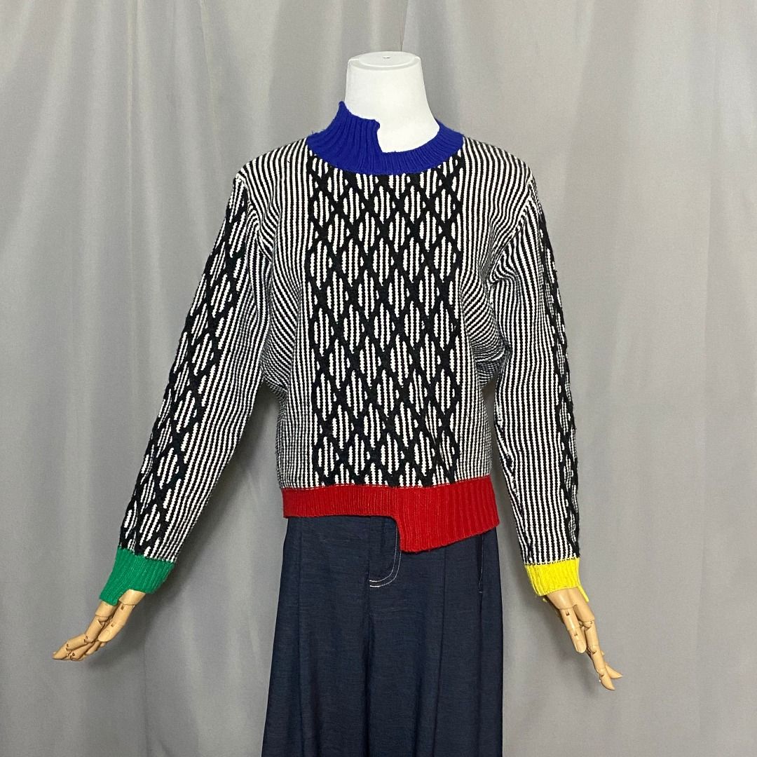 Black and white knitted sweater with multicolor hem (Category: Longsleeves) located in Las Pinas. Submitted by ipickyou (Listing ID 1470288262, Image 1). Description: Unwashed Condition: 10/10 𝗠𝗲𝗮𝘀𝘂𝗿𝗲𝗺𝗲𝗻𝘁𝘀 𝘄𝗵𝗲𝗻 𝗹𝗮𝗶𝗱 𝗳𝗹𝗮𝘁: -Shoulder to shoulder: 15 1/2” -Armpit to armpit: 17” -Length: 22” .