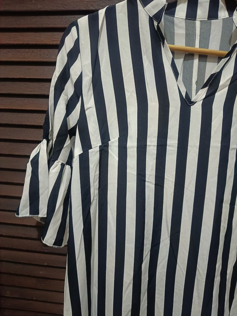 Black and White Stripes Dress (Category: Dresses) located in Manila. Submitted by byjrb (Listing ID 1470199538, Image 3). Description: Small Tall On tag.