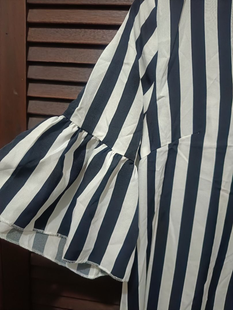 Black and White Stripes Dress (Category: Dresses) located in Manila. Submitted by byjrb (Listing ID 1470199538, Image 2). Description: Small Tall On tag.