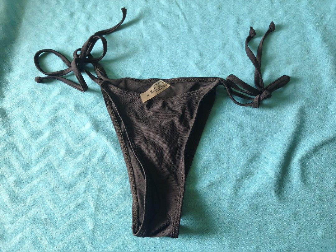 Black Bikini Set and 1 Free Bikini Bottom (Category: Bikinis & Swimsuits) located in Legazpi City. Submitted by maryyy08 (Listing ID 1470168141, Image 3). Description: - Size: XS-M - Color: Bikini Black Set and Blue Violet Bikini Bottom - Style: Halter neck with standard triangle cut - Details: Features a decorative gold and white starfish charm between the cups - Fit: Adjustable ties at the neck and back - Condition: Never used, thrifted as prel