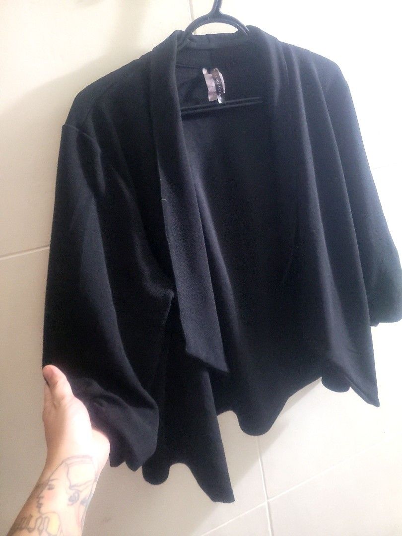 Black Blazer/ Cover (Category: Others Tops) located in Los Banos. Submitted by lopecruz (Listing ID 1470269966, Image 2). Description: Like new condition M-L.