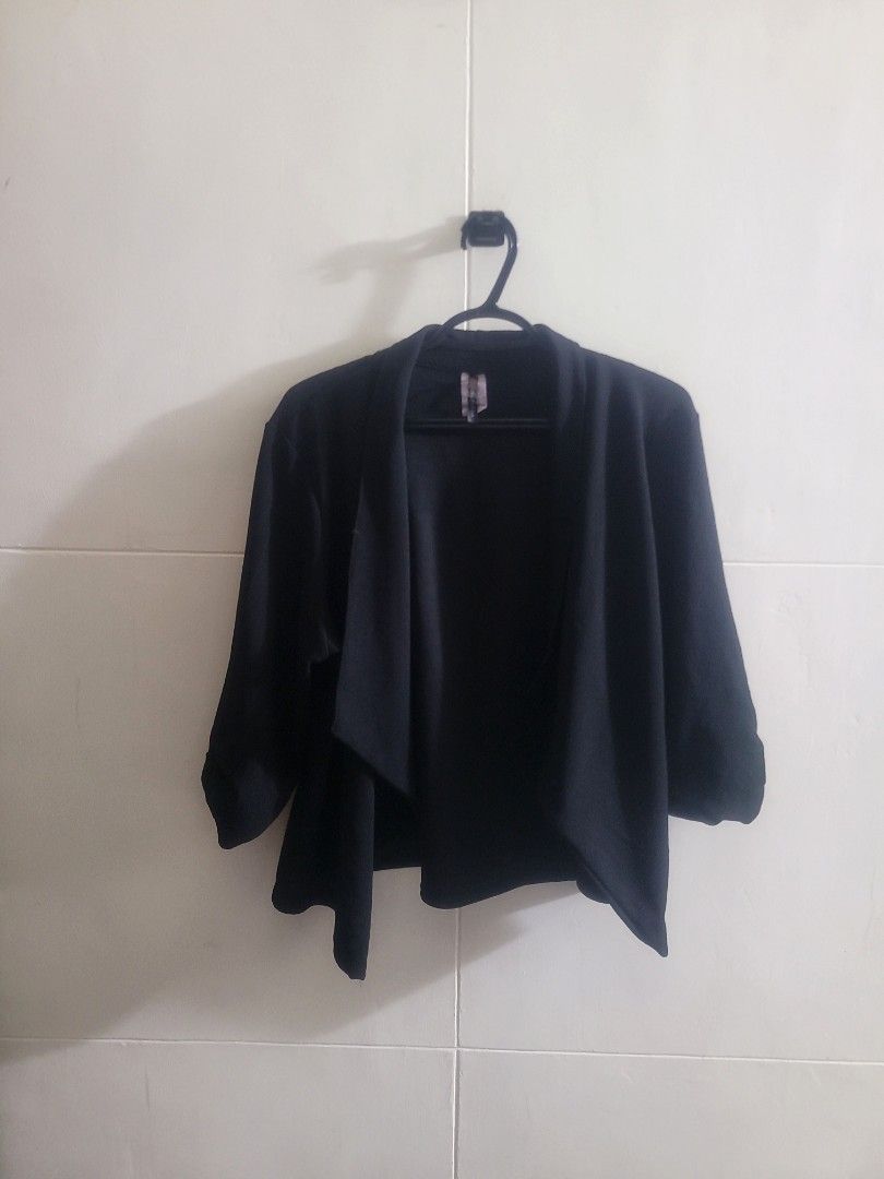 Black Blazer/ Cover (Category: Others Tops) located in Los Banos. Submitted by lopecruz (Listing ID 1470269966, Image 1). Description: Like new condition M-L.