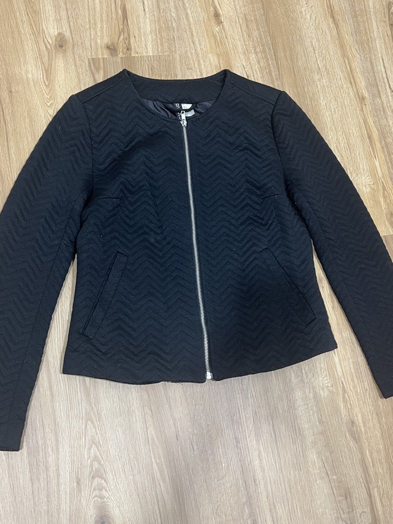 Black Jacket (Category: Coats, Jackets and Outerwear) located in Seremban. Submitted by ellysmn (Listing ID 1470313337, Image 2). Description: Fits M-L Used few times only.