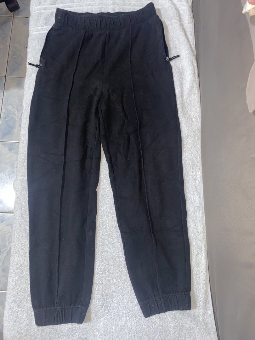 Black Joggers (Category: Activewear) located in Manila. Submitted by miaki_17 (Listing ID 1470302898, Image 1). Description: mop: gcash / bank transfer (BDO) mod: jnt / lalamove / meet up Note: delivery booking will be handled by the buyer, and all shipping fees will be shouldered by the buyer as well..