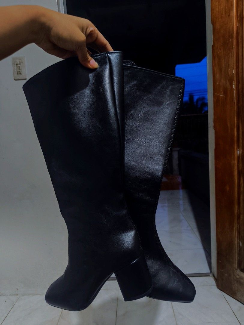 Black Knee-High Boots with Block Heel (Category: Boots) located in Malinao. Submitted by xycalla30 (Listing ID 1470154974, Image 2). Description: - Color: Sleek black - Toe Design: Modern square toe - Heel: Comfortable chunky block heel for all-day wear - Closure: Convenient side zip - Finish: Smooth matte - Styling: Perfect to pair with skirts or skinny jeans.