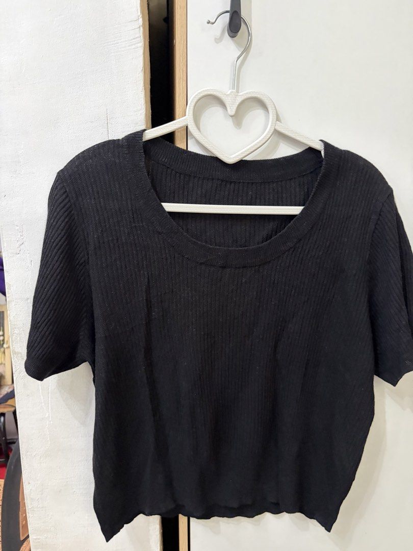 Black Knitted top (Category: Blouses) located in Pateros City. Submitted by downsizin (Listing ID 1470170120, Image 1). Description: 19 in width x 19 in length .