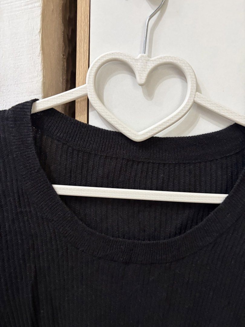 Black Knitted top (Category: Blouses) located in Pateros City. Submitted by downsizin (Listing ID 1470170120, Image 2). Description: 19 in width x 19 in length .