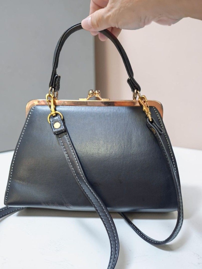 BLACK LEATHER KISSLOCK 2WAY SATCHEL (Category: Cross-body Bags) located in Las Pinas. Submitted by annachiaonair2037 (Listing ID 1470240836, Image 3). Description: BLACK LEATHER KISSLOCK 2WAY SATCHEL FROM JAPAN INNER LEATHER LINING NORMAL SIGN OF USAGE H 5.5" L 9" W 4".
