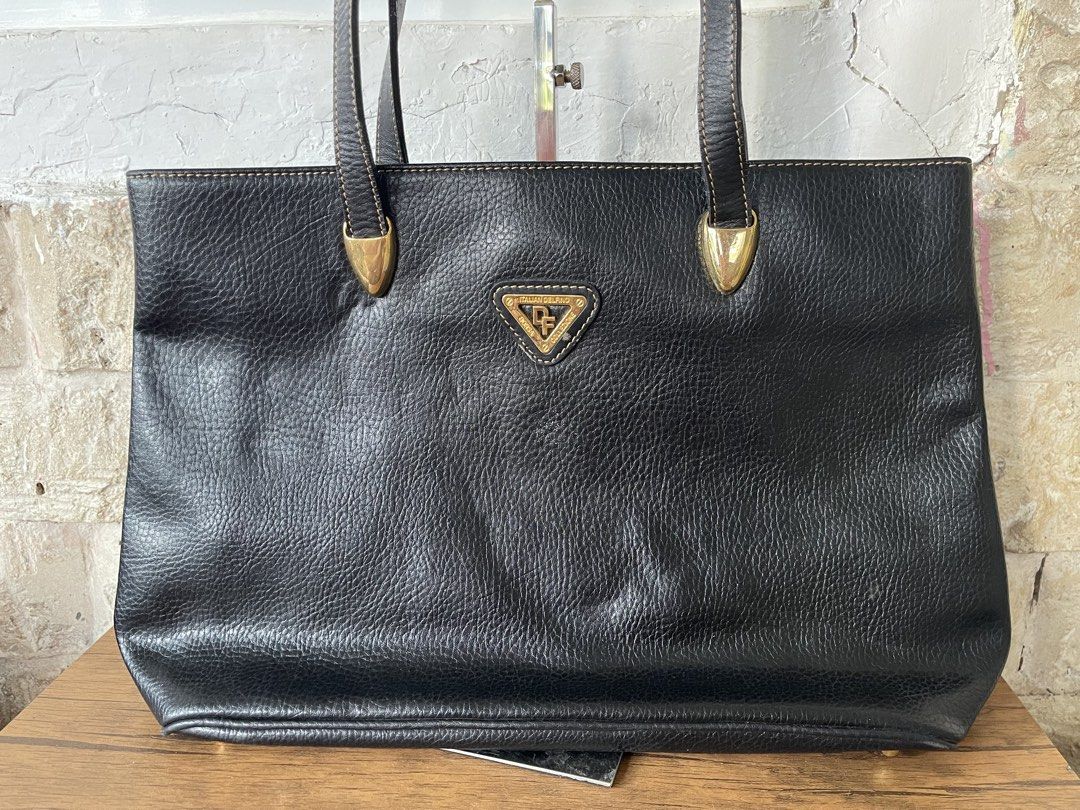 black leather tote bag L11x16 (Category: Shoulder Bags) located in San Fernando. Submitted by japansurpluselyu (Listing ID 1470287419, Image 2). Description: .
