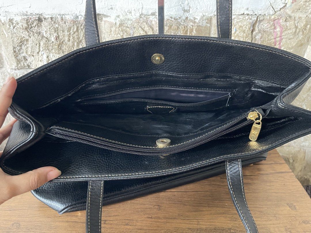 black leather tote bag L11x16 (Category: Shoulder Bags) located in San Fernando. Submitted by japansurpluselyu (Listing ID 1470287419, Image 3). Description: .