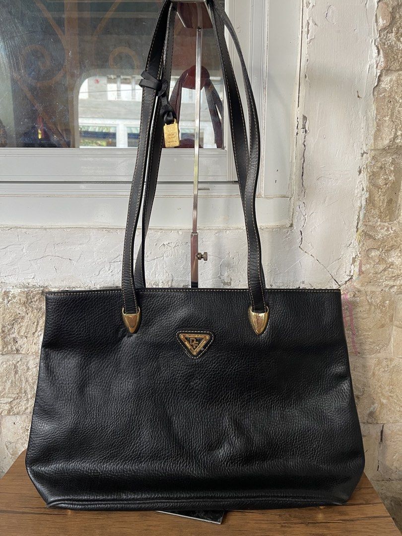 black leather tote bag L11x16 (Category: Shoulder Bags) located in San Fernando. Submitted by japansurpluselyu (Listing ID 1470287419, Image 1). Description: .