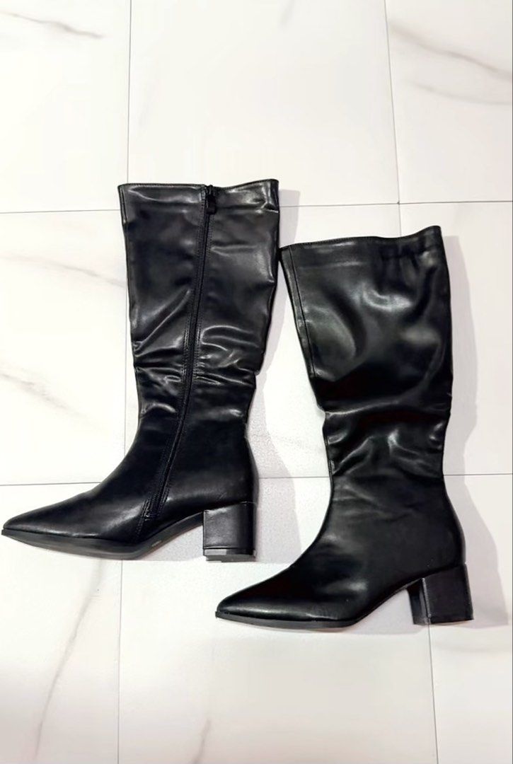 Black Long Boots Knee High Pointed Toe Block Heel (Category: Boots) located in Bacoor. Submitted by micsr (Listing ID 1470226168, Image 1). Description: Size 35-36 medyo masikip na sa 36 - Style: Knee-high boots with a trendy slouchy shaft - Toe: Elegant pointed toe - Heel: Stable chunky block low heel for all-day walking comfort - Material: Smooth synthetic leather finish in solid black - Closure: Side zip closure for quick and easy wear - Versa