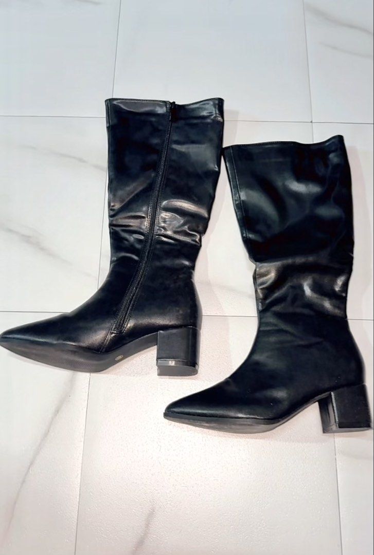 Black Long Boots Knee High Pointed Toe Block Heel (Category: Boots) located in Bacoor. Submitted by micsr (Listing ID 1470226168, Image 2). Description: Size 35-36 medyo masikip na sa 36 - Style: Knee-high boots with a trendy slouchy shaft - Toe: Elegant pointed toe - Heel: Stable chunky block low heel for all-day walking comfort - Material: Smooth synthetic leather finish in solid black - Closure: Side zip closure for quick and easy wear - Versa
