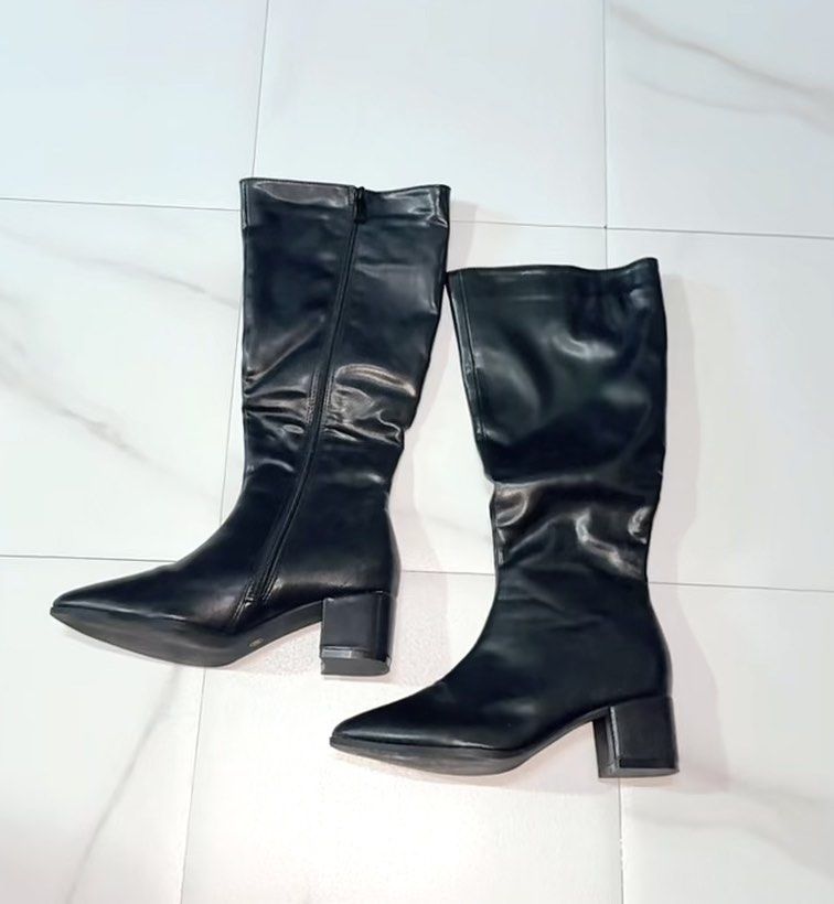 Black Long Boots Knee High Pointed Toe Block Heel (Category: Boots) located in Bacoor. Submitted by micsr (Listing ID 1470226168, Image 3). Description: Size 35-36 medyo masikip na sa 36 - Style: Knee-high boots with a trendy slouchy shaft - Toe: Elegant pointed toe - Heel: Stable chunky block low heel for all-day walking comfort - Material: Smooth synthetic leather finish in solid black - Closure: Side zip closure for quick and easy wear - Versa