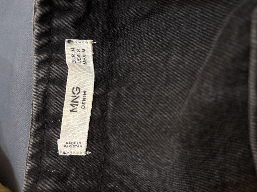 Black Mango Denim Overall Jumper Dress (Category: Jumpsuits) located in Quezon City. Submitted by ulan-declutter (Listing ID 1470167954, Image 2). Description: .