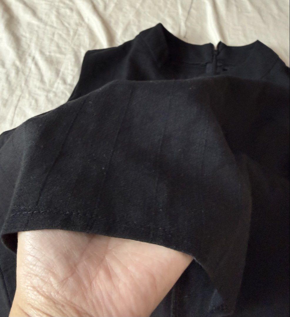 Black mock neck sleeveless crop top (Category: Sleeveless) located in Pasig City. Submitted by reese2022 (Listing ID 1470241476, Image 3). Description: - Color: Solid black - Style: Sleeveless crop top with a modern mock neckline - Design: Subtle grid textured fabric with a convenient back neck zipper - Condition: Pre-loved - Fits small to medium.