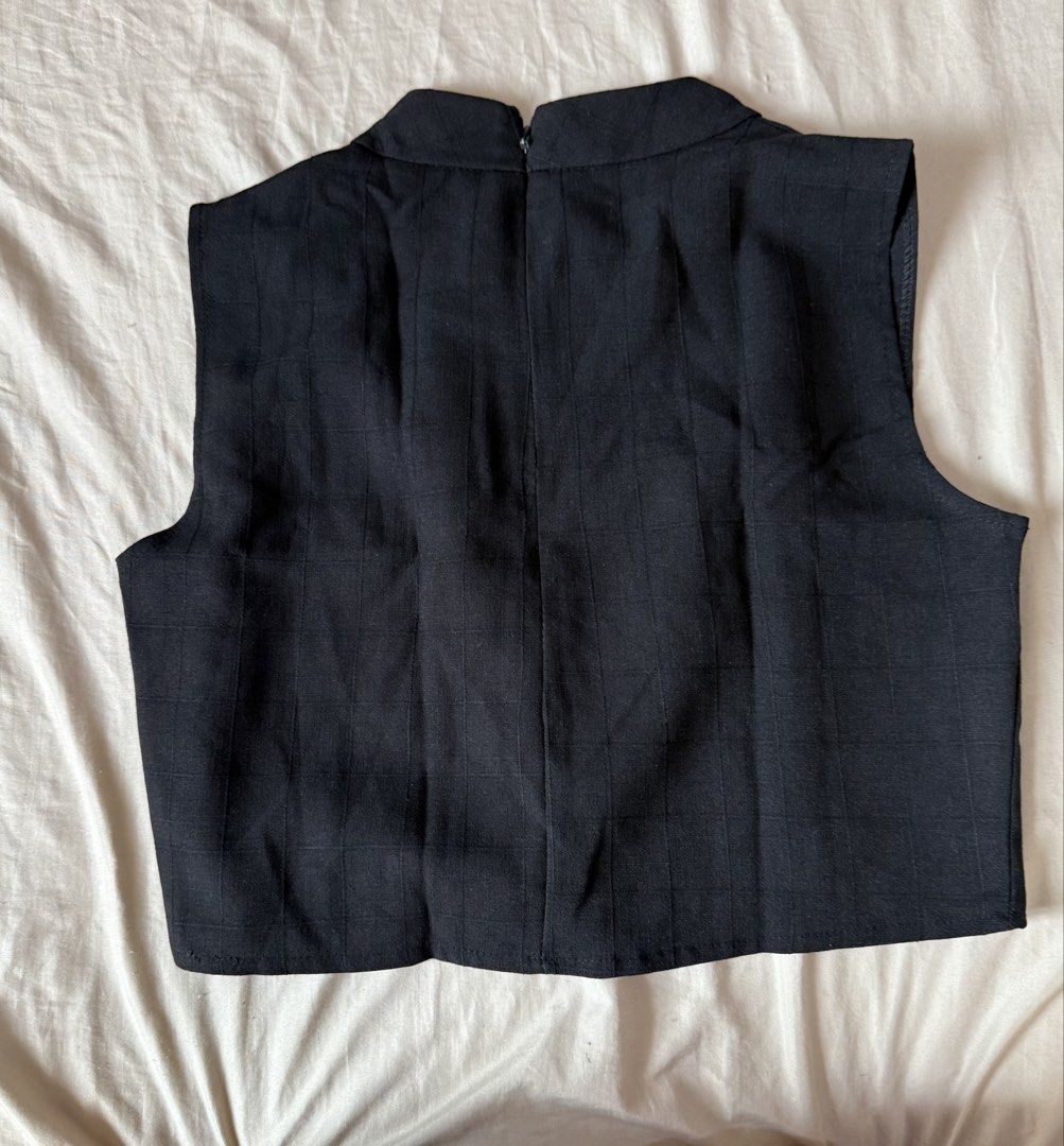 Black mock neck sleeveless crop top (Category: Sleeveless) located in Pasig City. Submitted by reese2022 (Listing ID 1470241476, Image 2). Description: - Color: Solid black - Style: Sleeveless crop top with a modern mock neckline - Design: Subtle grid textured fabric with a convenient back neck zipper - Condition: Pre-loved - Fits small to medium.