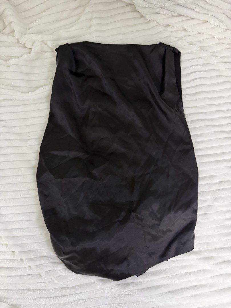 Black satin open back cowl neck top size M (Category: Sleeveless) located in Rizal. Submitted by kianapreloves (Listing ID 1470238297, Image 1). Description: - Color: Black - Material: Smooth, silky satin fabric - Size: Medium (tag attached) - Design: Elegant cowl neckline and open back with ribbon knot tie - Occasion: Perfect for going out and night outs.