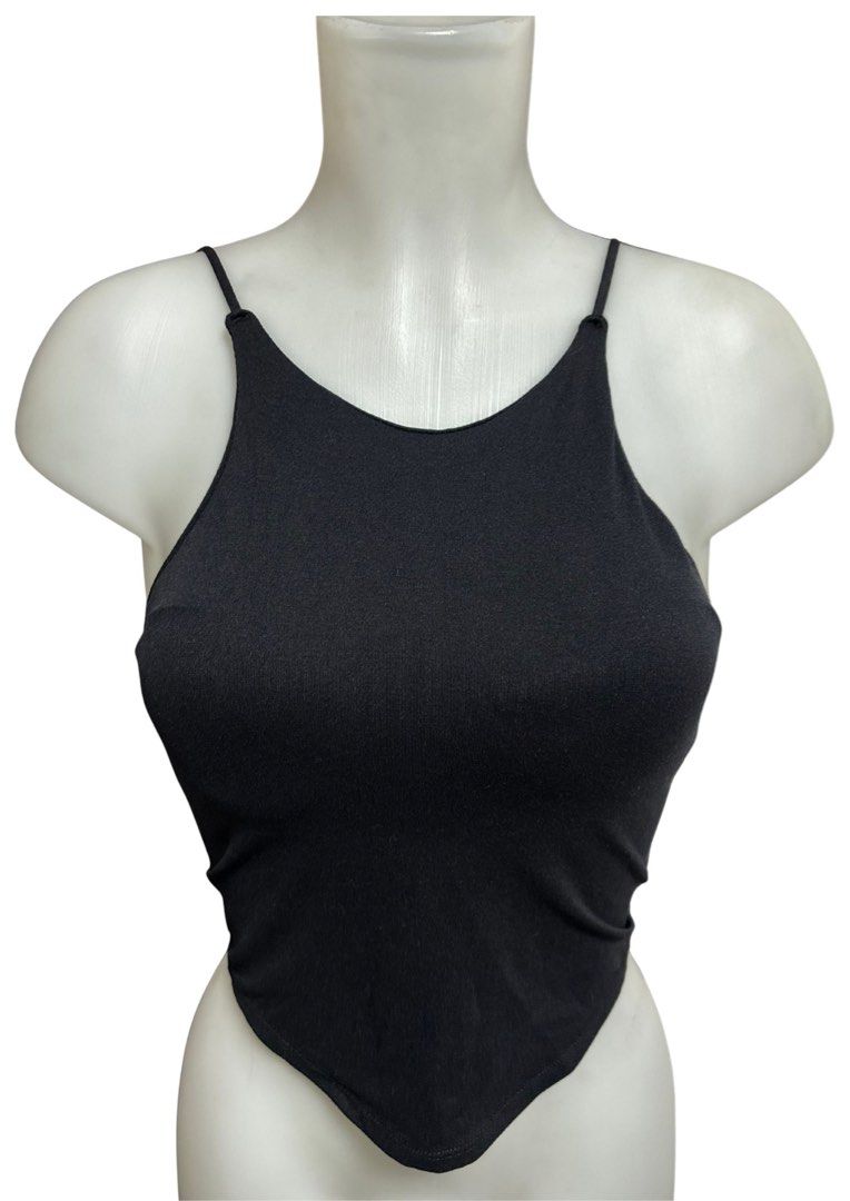 Black Spaghetti Strap Crop Top (Category: Sleeveless) located in Caloocan City. Submitted by shibowhii (Listing ID 1470233930, Image 1). Description: .