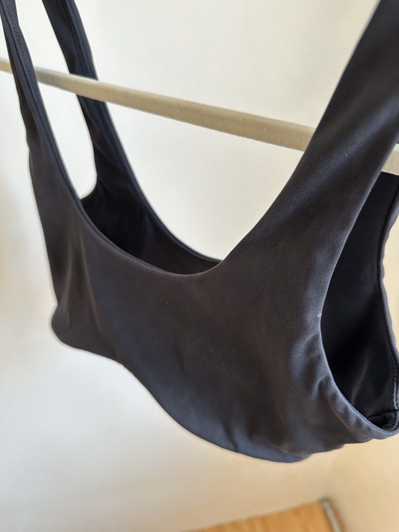 Black Sports Bra (Category: Activewear) located in Cebu City. Submitted by diabriciaa (Listing ID 1470212988, Image 2). Description: Size: Small.