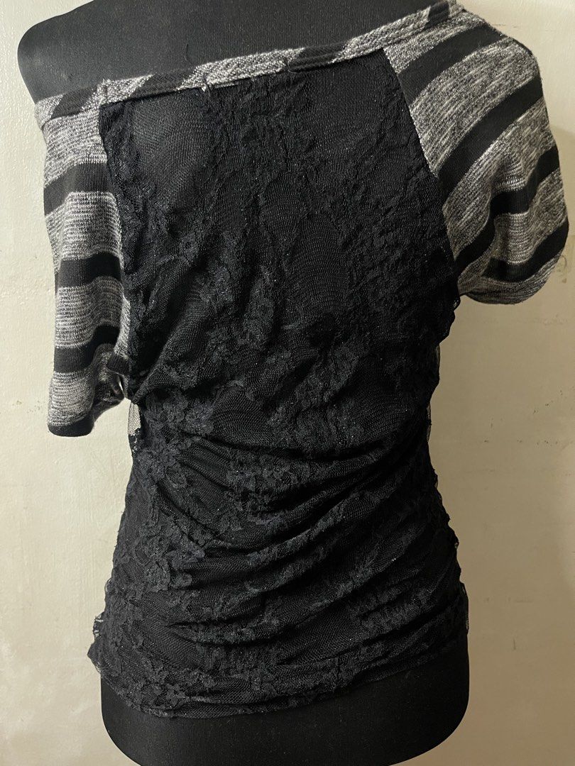black top (Category: Others Tops) located in Manila. Submitted by themusecloset (Listing ID 1470248422, Image 2). Description: 🖤 BLACK & GRAY OFF-SHOULDER TOP FOR SALE! 🖤 💸 PRICE: ₱280 ONLY! 📏 SIZE: SMALL (S) ✨ Stylish black and gray stripes 🖤 Chic off-shoulder neckline 🌷 Unique lace details at the back 💋 Perfect for casual fits or a night-out look! #MuseCloset #AestheticTops #OffShoulderTop #AffordableFashion #ThriftFinds.