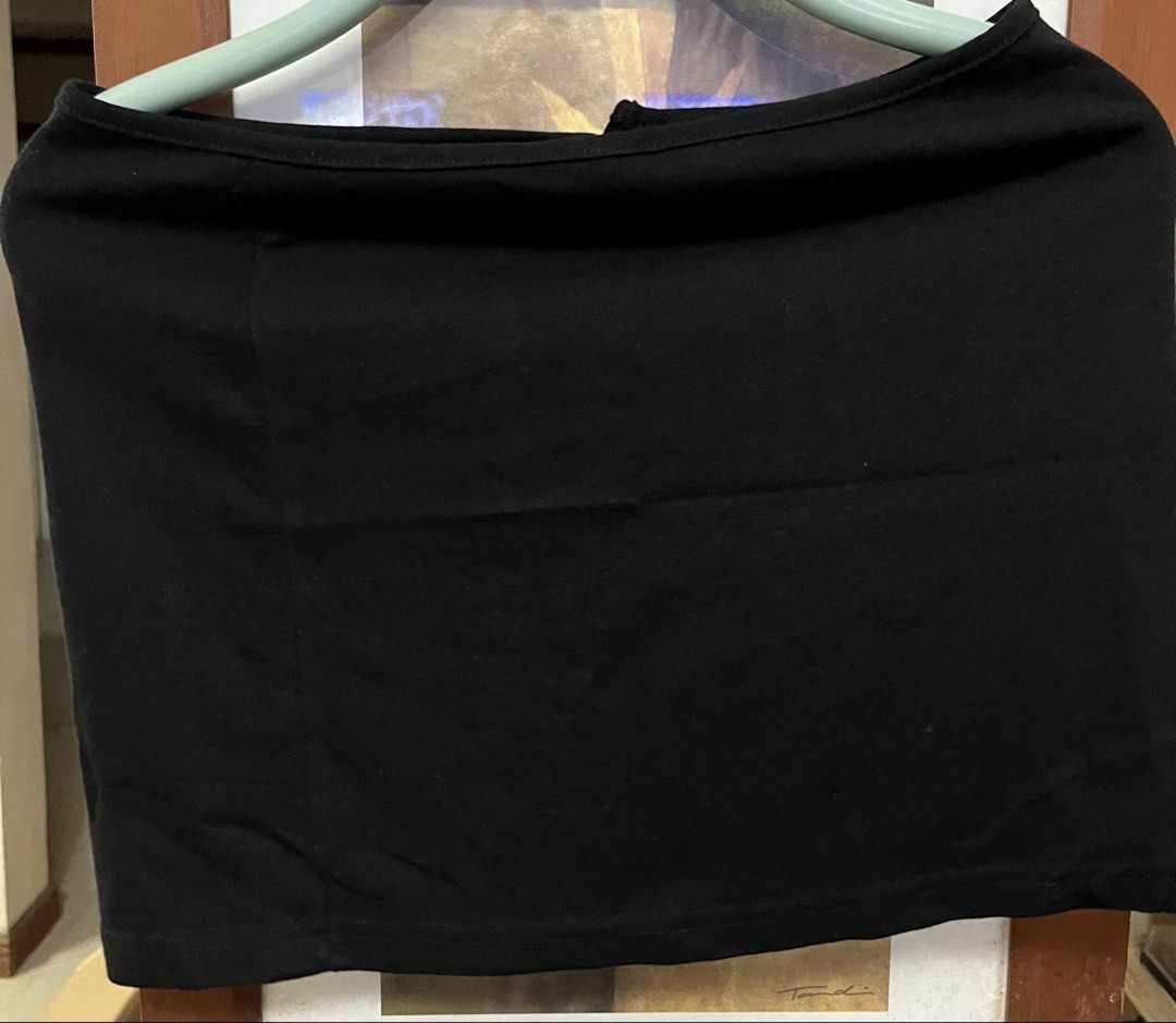 Black top (Category: Blouses) located in Bacoor. Submitted by ayit. (Listing ID 1470271976, Image 2). Description: Xs small fit japan gling sf inc - Item: Women's Black Top - Size: S (EU 36 / UK 8 / US 4) - Color: Classic Black - Features: Stylish button detailing, can be styled multi-way - Condition: Good pre-loved condition - Location for meetups: Citta Italia Subdivision, Molino V, Bacoor, Cavite.