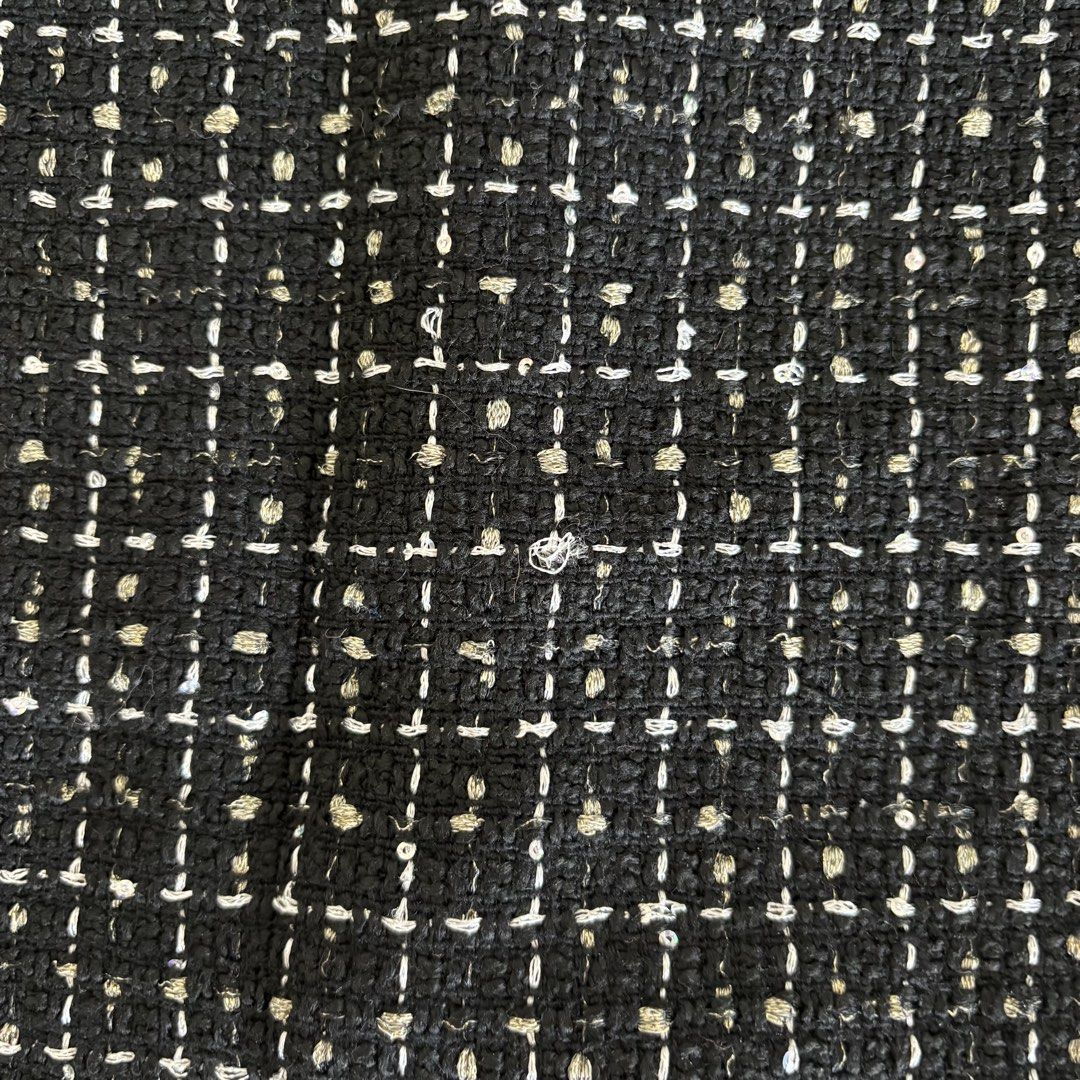 BLACK TWEED SKIRT (Category: Skirts) located in Pasig City. Submitted by _jinwifeu_ (Listing ID 1470215720, Image 2). Description: 📏 fits size (25-26 length 14) 📍 ortigas, pasig 💸 maribank,bdo, gcash, maya 🚚 same day delivery (lalamove,grab etc).