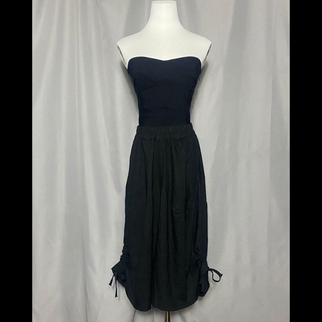 Black wide leg pull string sides long short (Category: Shorts) located in Las Pinas. Submitted by ipickyou (Listing ID 1470291029, Image 1). Description: Unwashed Condition: 10/10 𝗠𝗲𝗮𝘀𝘂𝗿𝗲𝗺𝗲𝗻𝘁𝘀 𝘄𝗵𝗲𝗻 𝗹𝗮𝗶𝗱 𝗳𝗹𝗮𝘁: -Waist: 12-19” -Length: 27” .