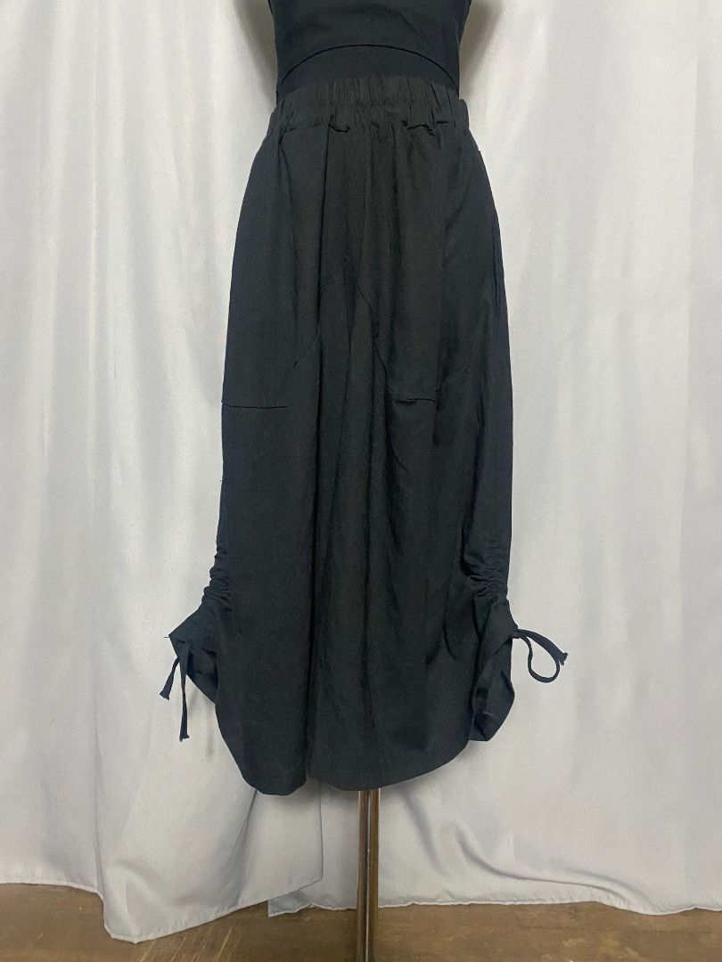 Black wide leg pull string sides long short (Category: Shorts) located in Las Pinas. Submitted by ipickyou (Listing ID 1470291029, Image 3). Description: Unwashed Condition: 10/10 𝗠𝗲𝗮𝘀𝘂𝗿𝗲𝗺𝗲𝗻𝘁𝘀 𝘄𝗵𝗲𝗻 𝗹𝗮𝗶𝗱 𝗳𝗹𝗮𝘁: -Waist: 12-19” -Length: 27” .