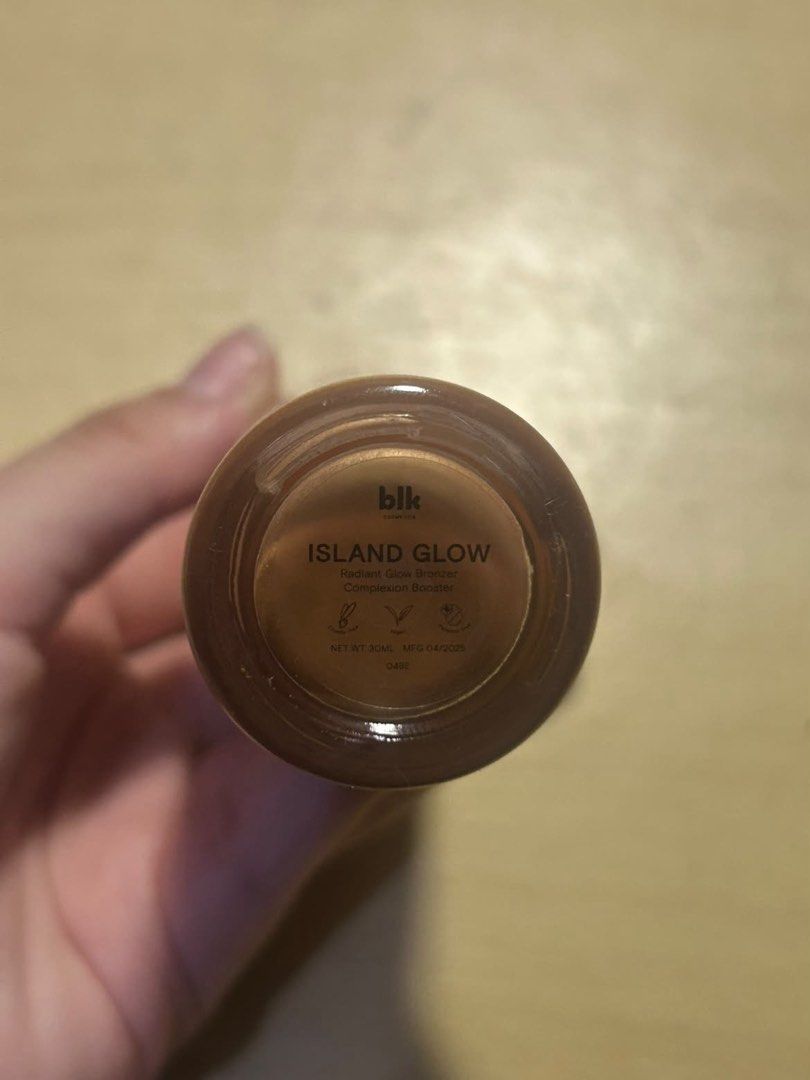 Blk Radiant Glow Filter (Category: Makeup) located in Cavite. Submitted by meowmeowmingming (Listing ID 1470229716, Image 2). Description: # 300 + sf # bought 2 months ago. used twice but still full # no box but condition is good # rfs: too dark for me # dop: prio payo / 2 days res mop: gcash mod: jnt / sdd via lalamove (cavite).