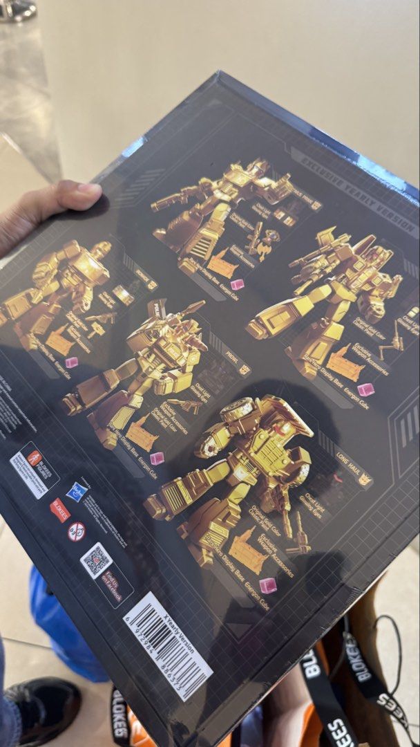 Blokees Transformers: The Golden Lagoon (Category: Designer & Blind Box Toys) located in Taguig. Submitted by maricar0411 (Listing ID 1470221476, Image 2). Description: Blokees Transformers X Yearly Version — The Golden Lagoon (2024 Edition) Limited. Brand New!.