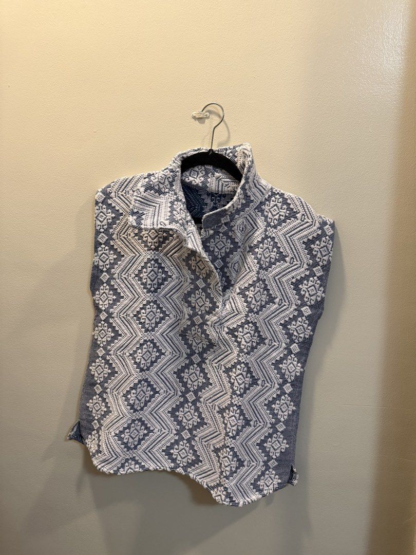 Blue and White Patterned Sleeveless Vest | L (Category: Sleeveless) located in Caloocan City. Submitted by hobieshome (Listing ID 1470289344, Image 1). Description: - Style: Woven vest with Aztec geometric pattern - Color: Textured blue and white - Details: Stand-up collar and button-up front placket - Use: Perfect layering piece for cooler days - Condition: Clean and ready to wear.