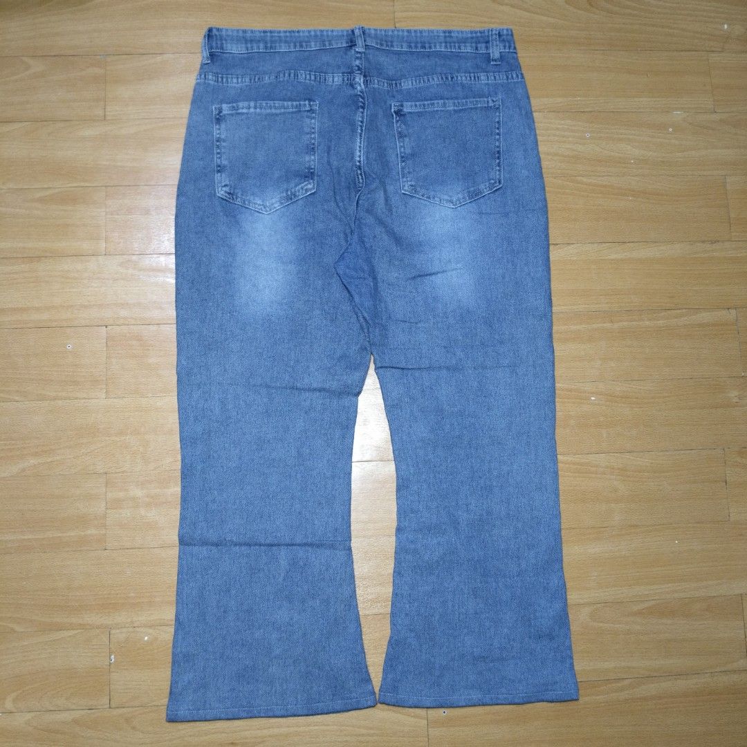 Blue Flare Denim Jeans (Category: Jeans) located in Manila. Submitted by usedtobeyours26 (Listing ID 1470330209, Image 2). Description: - Color/Wash: Blue denim, mid to light wash - Fit: Flare leg with trendy vertical front seam lines - Details: Standard five-pocket styling, belt loops, button closure, and zip fly - Back Pockets: Clean look with plain stitching - Style: Comfortable everyday casual wear Disclaimer: Product Color May Slightly Vary 
