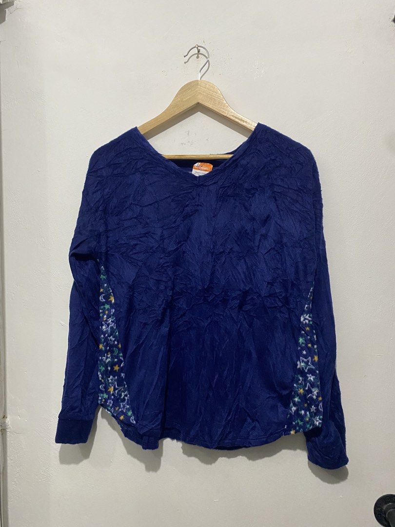 Blue Long Sleeve Top with Star Pattern Sides (Category: Longsleeves) located in Manila. Submitted by telly.742 (Listing ID 1470290576, Image 1). Description: .