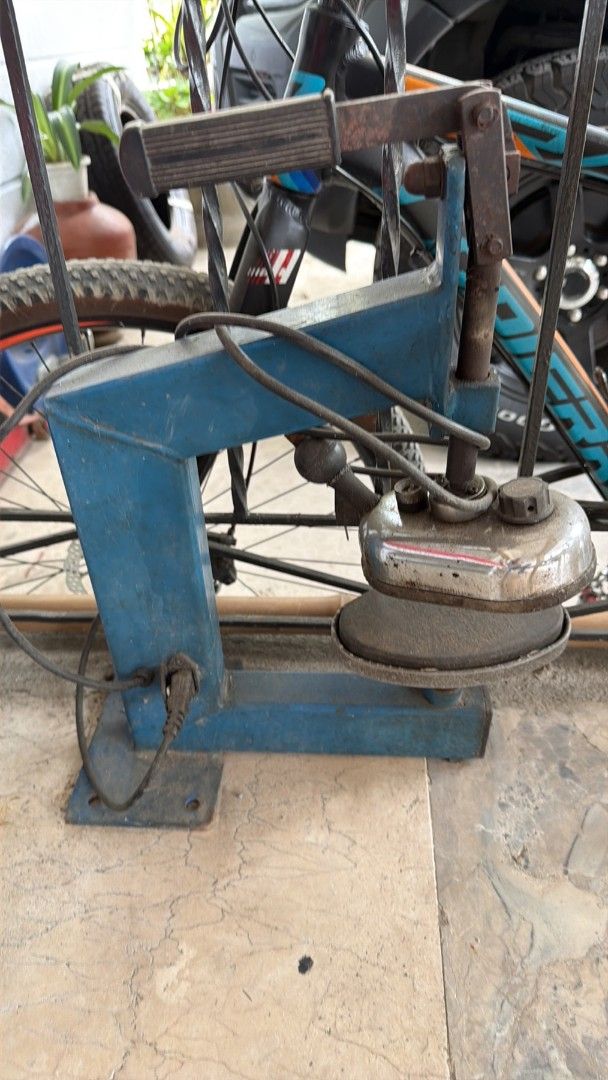 Blue Point Tire Changer, Air Compressor, Workshop Equipment (Category: Industrial Equipment) located in Cainta. Submitted by franchescamartinez (Listing ID 1470194657, Image 3). Description: Complete workshop and mechanic shop starter bundle - Blue Point tire changer unit - Heavy-duty air compressor - Tire vulcanizer - 5 ton Hydraulic floor jack with jack stands - Air hose reel included - Tire cross wrench included - 15 pcs usable tires - Conditi