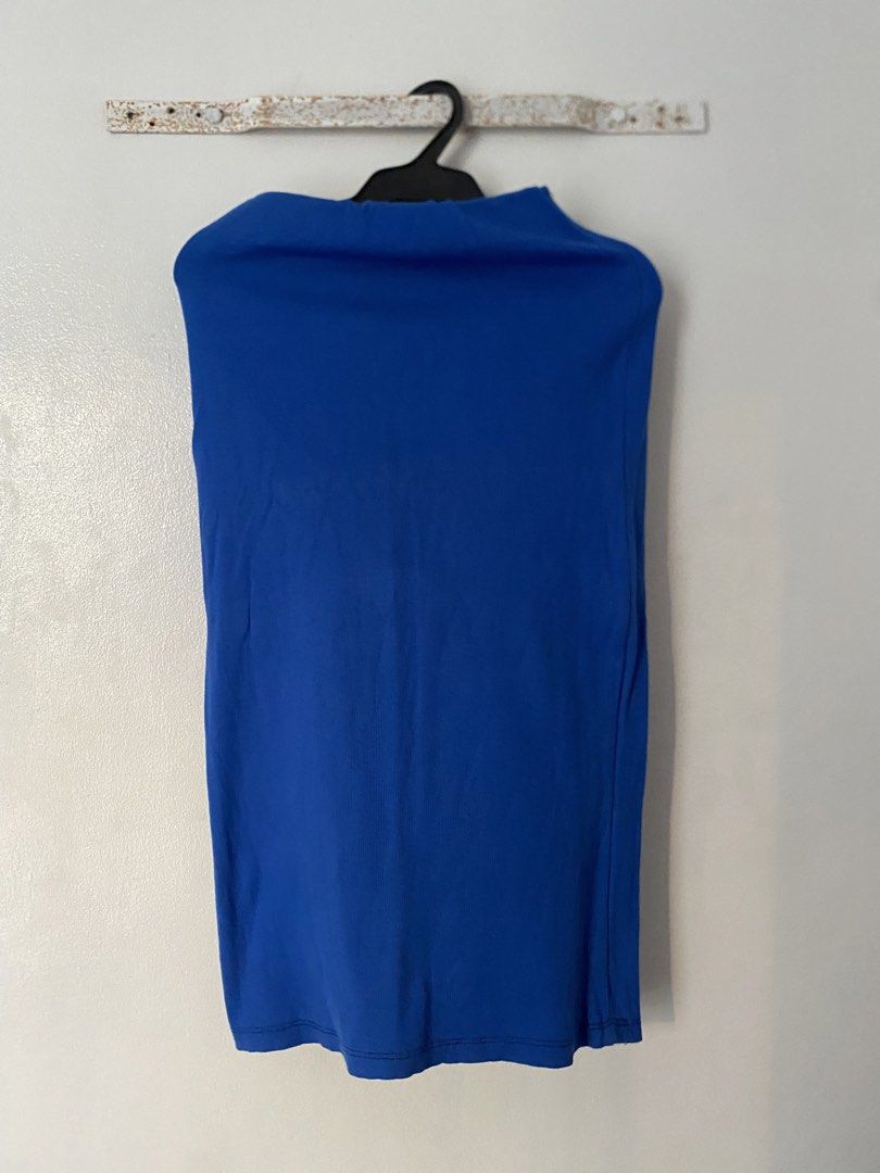 Blue skirt (Category: Sleeveless) located in Caloocan City. Submitted by juliana_25a (Listing ID 1470233135, Image 1). Description: - Color: Vibrant blue - Design: Strapless tube top - Fabric: Ribbed knit, stretchy fit - Style: Solid color, easy to match with any bottoms - Occasion: Great basic for daily wear or casual outings.