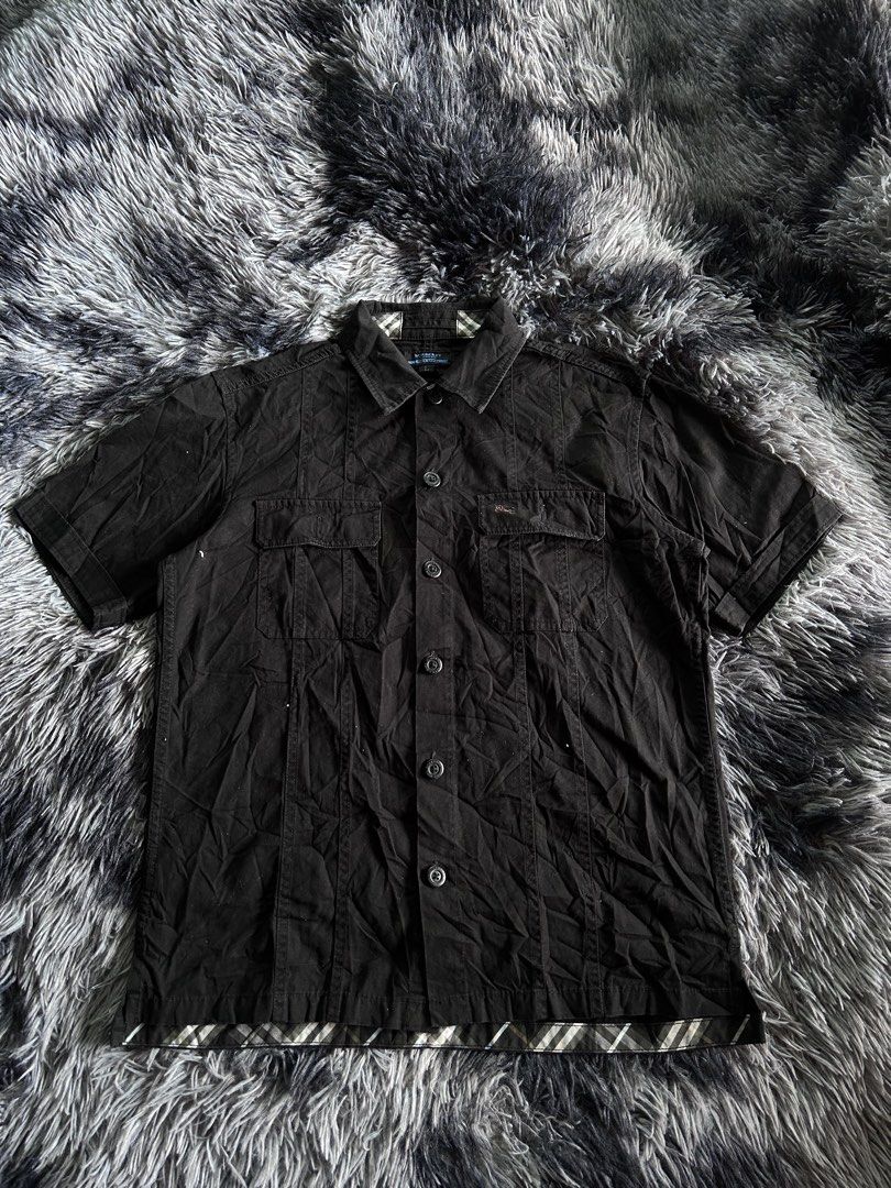 BlueLabel Burberry Button Up Pockets (Category: Tshirts & Polo Shirts ) located in Banaybanay. Submitted by prettysixtythrift_17 (Listing ID 1470153139, Image 1). Description: Burberry Button Up Pockets BlueLabel Size: L 21.5x27.5.