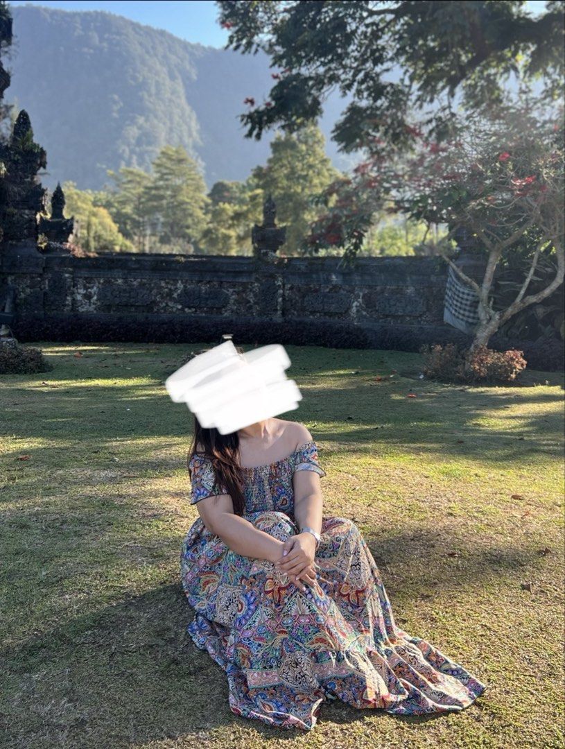 Boho Off-Shoulder Paisley Print Maxi Dress (Category: Dresses) located in Quezon City. Submitted by srhmppyy (Listing ID 1470280448, Image 3). Description: Worn just once In pristine condition .